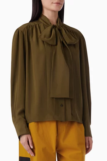 بلوزة بعقدة حرير وكريب صيني