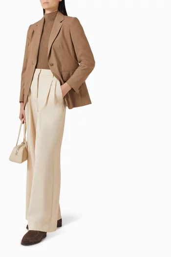 جاكيت بقصة ضيقة