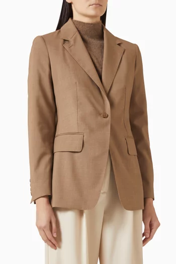 جاكيت بقصة ضيقة