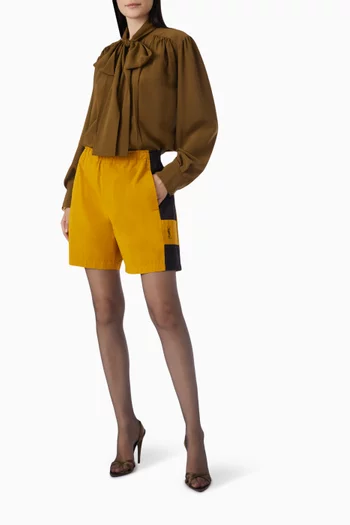 شورت برمودا مطرز بشعار كاساندر قطن