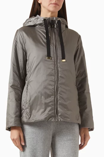 جاكيت بسحّاب وغطاء رأس