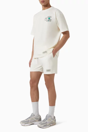 تي شيرت بطبعة Saudi Arabia وشعار الماركة قطن جيرسيه