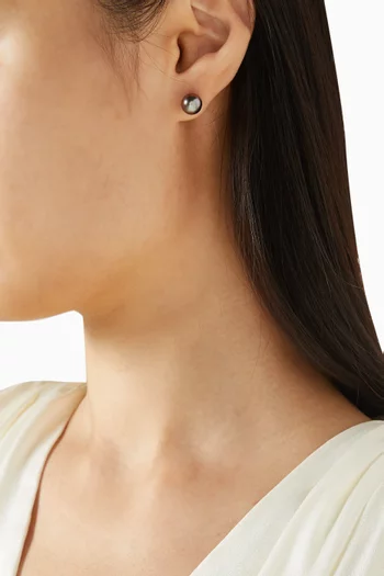 Akila Keshi Pearl Stud Earrings in 18kt Gold