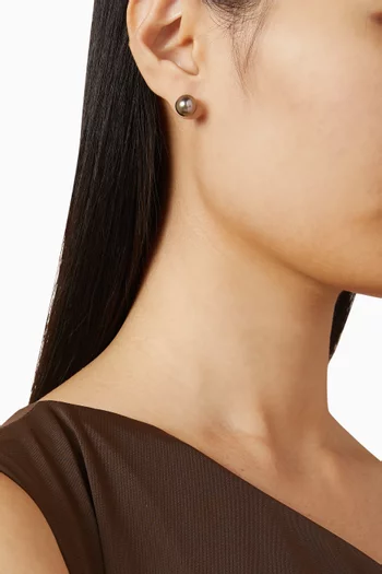 أقراط أكيلا مزينة بلؤلؤ كيشي ذهب عيار 18