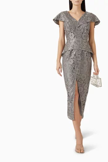 فستان بفتحة رقبة شكل V دانتيل