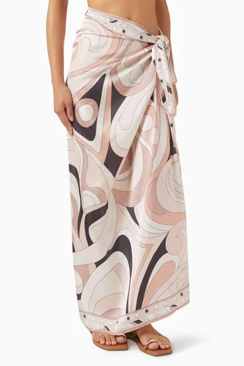 وشاح طويل مزين بنقشة