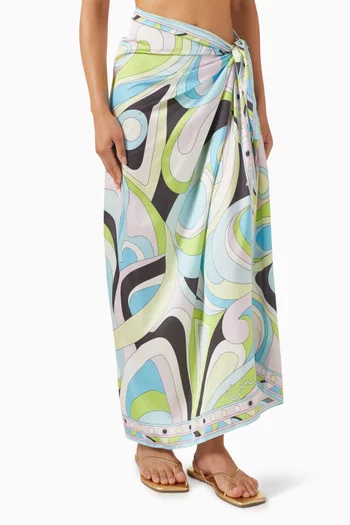 وشاح طويل مزين بنقشة