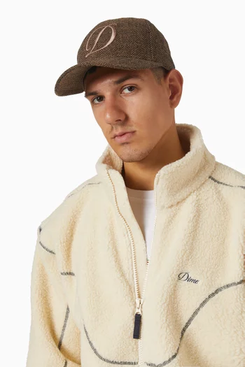 كاب مطرز واسع