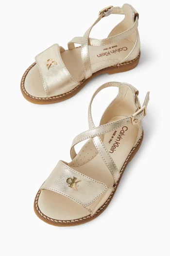 صندل بشعار الماركة جلد صناعي لامع