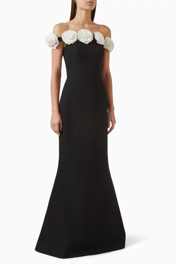 فستان سهرة بأكتاف مكشوفة وزهور بارزة كريب