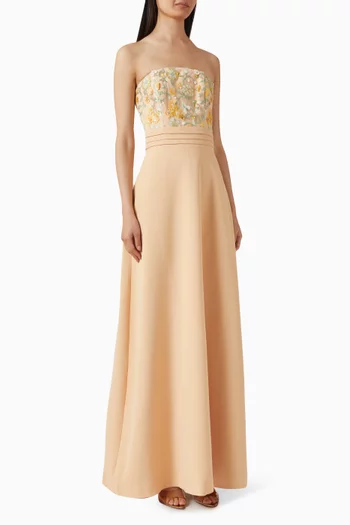 فستان سهرة بلا حمالات مزين بفتحة وتطريزات بالخرز كريب