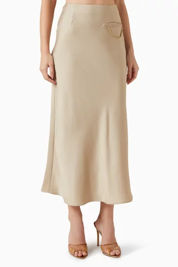 تنورة متوسطة الطول بحلية شعار الماركة