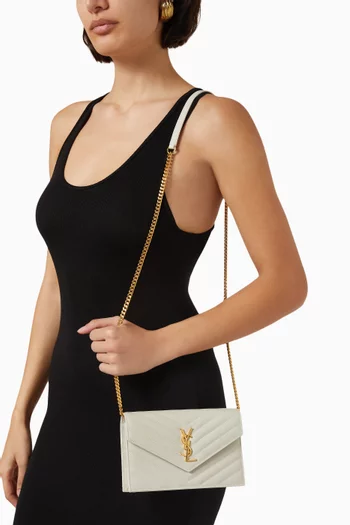 حقيبة صغيرة بتصميم ظرف بشعار كاسندر وسلسلة جلد