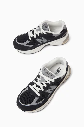 سنيكرز 2010 بأربطة