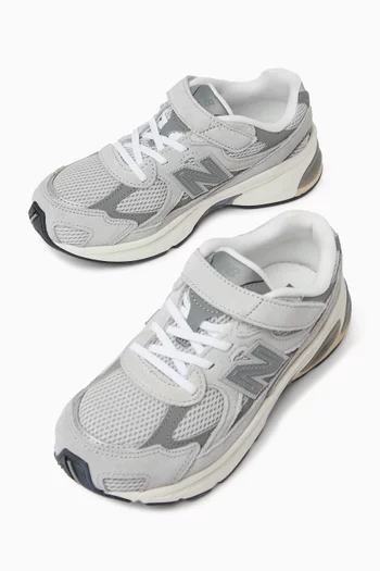 سنيكرز 2010 بأربطة