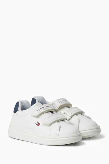 سنيكرز بشعار الماركة