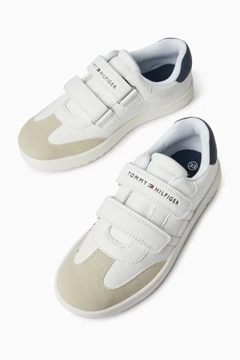 سنيكرز بشعار الماركة