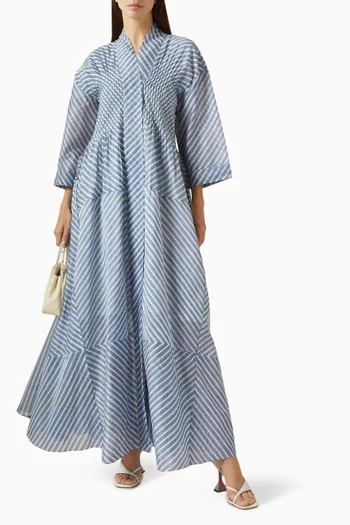 فستان طويل بنقشة مخططة