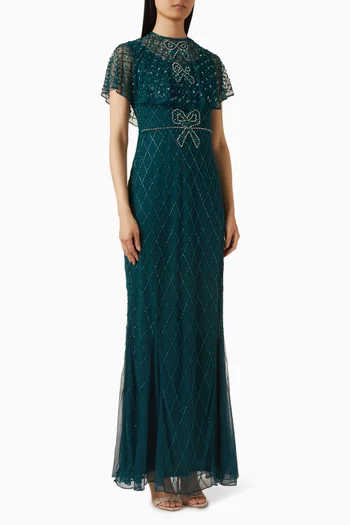 فستان سهرة بشال وتطريزات