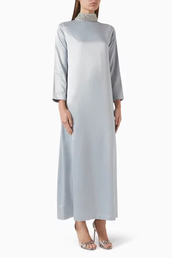 فستان طويل بياقة مطرزة بالكريستال ستان