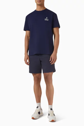 تي شيرت مزين بشعار الماركة قطن