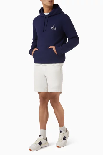 كنزة بغطاء رأس وشعار الماركة صوف بمزيج قطن