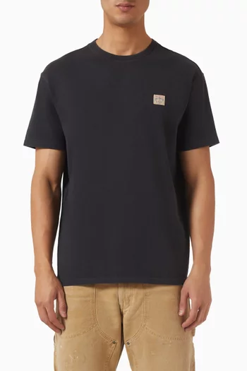 تي شيرت برقعة بشعار الماركة قطن