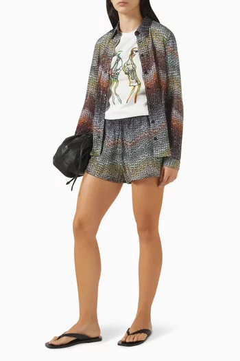 قميص منسوج بنقشة خطوط متعرجة