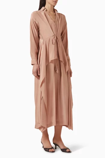 فستان بتصميم مقسم لأجزاء بدرابيه