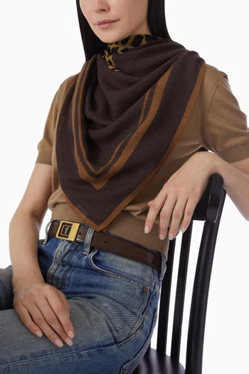 وشاح مربع بشعار كاسندر صوف وتويل