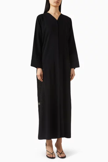 عباية بتصميم فراشة مطرزة بالخرز