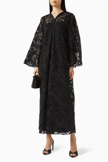 عباية بتطريزات زهور مقصوصة بالليزر