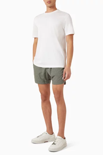 شورت سباحة مزين بنقشة