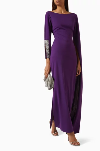 فستان بفتحة وتطريزات بالكريستال