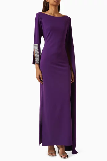 فستان بفتحة وتطريزات بالكريستال