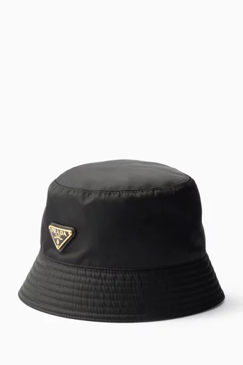 قبعة باكيت بشعار الماركة على شكل مثلث نايلون معاد تدويره