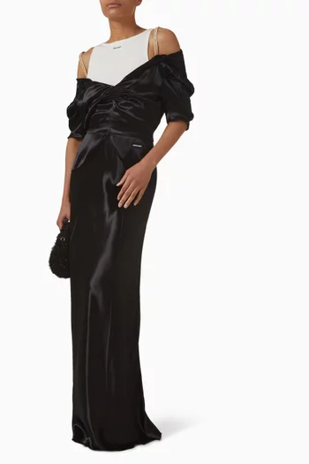 فستان بفتحة رقبة بأكتاف مكشوفة ستان