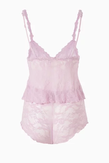 طقم كاميسول بفتحة رقبة مثلثة وشورت دانتيل مطاطي