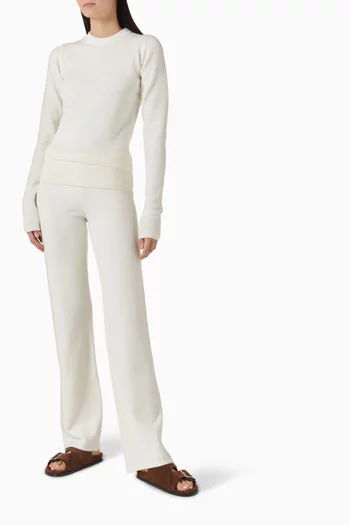 سترة منسوجة مضلعة بفتحة رقبة مستديرة وقصة ضيقة