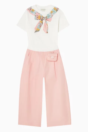 بنطال بقصة ساقين واسعتين