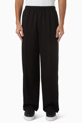 بنطال رياضي بقصة واسعة