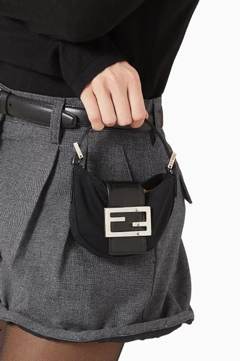 حقيبة ميني بتصميم مقوس من عقد 2010