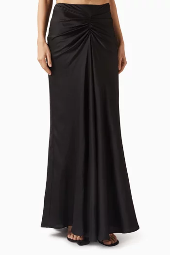 تنورة سلمى طويلة