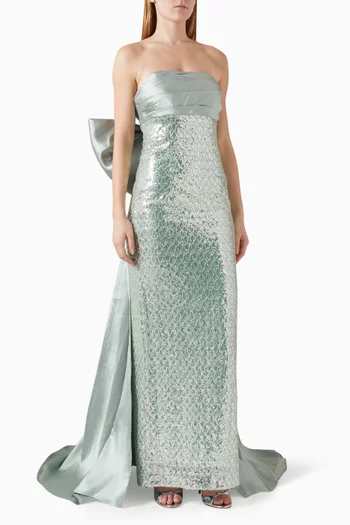 فستان سهرة بذيل وعقدة مزينة بتطريزات