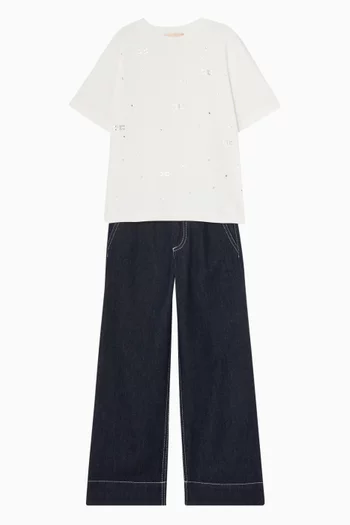 تي شيرت بأحجار راين وشعار الماركة