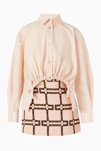 تنورة قصيرة بنقشة شعار الماركة