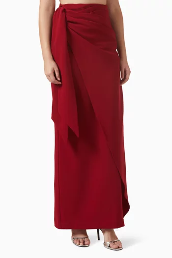 تنورة آيسا طويلة