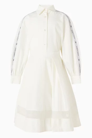 تنورة متوسطة الطول بطيات