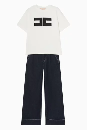 بنطال جينز بقصة واسعة