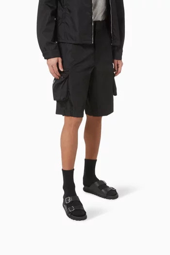 حذاء مفتوح بشعار الماركة مطاط